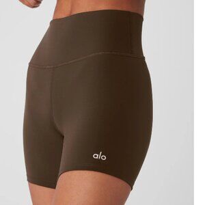 Alo Airlift Energy Short in Espresso - M